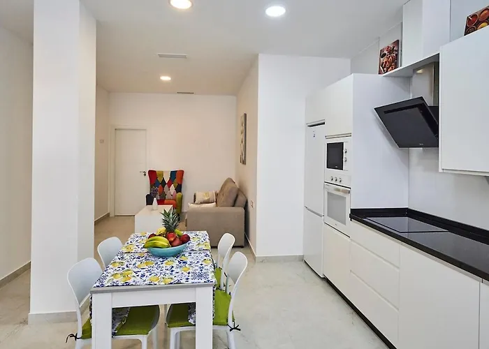 Casa Florence, Centrica En Нерха